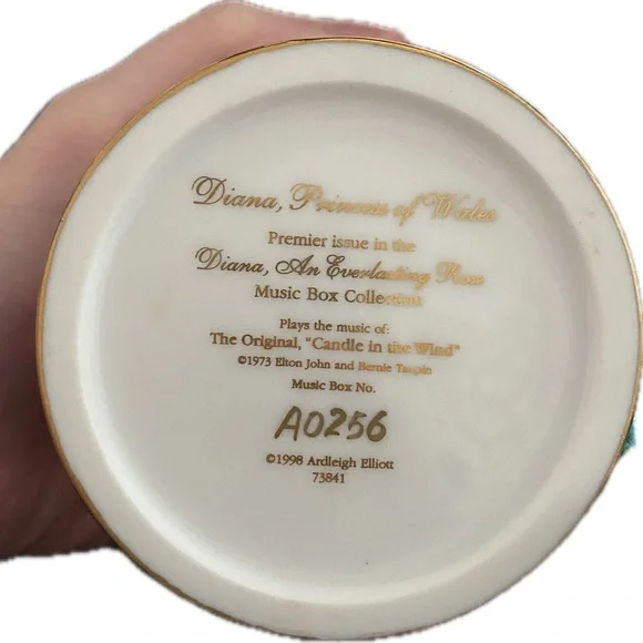 Princess Diana- Music Box with certificate of Authenticity - Picture 6 of 9